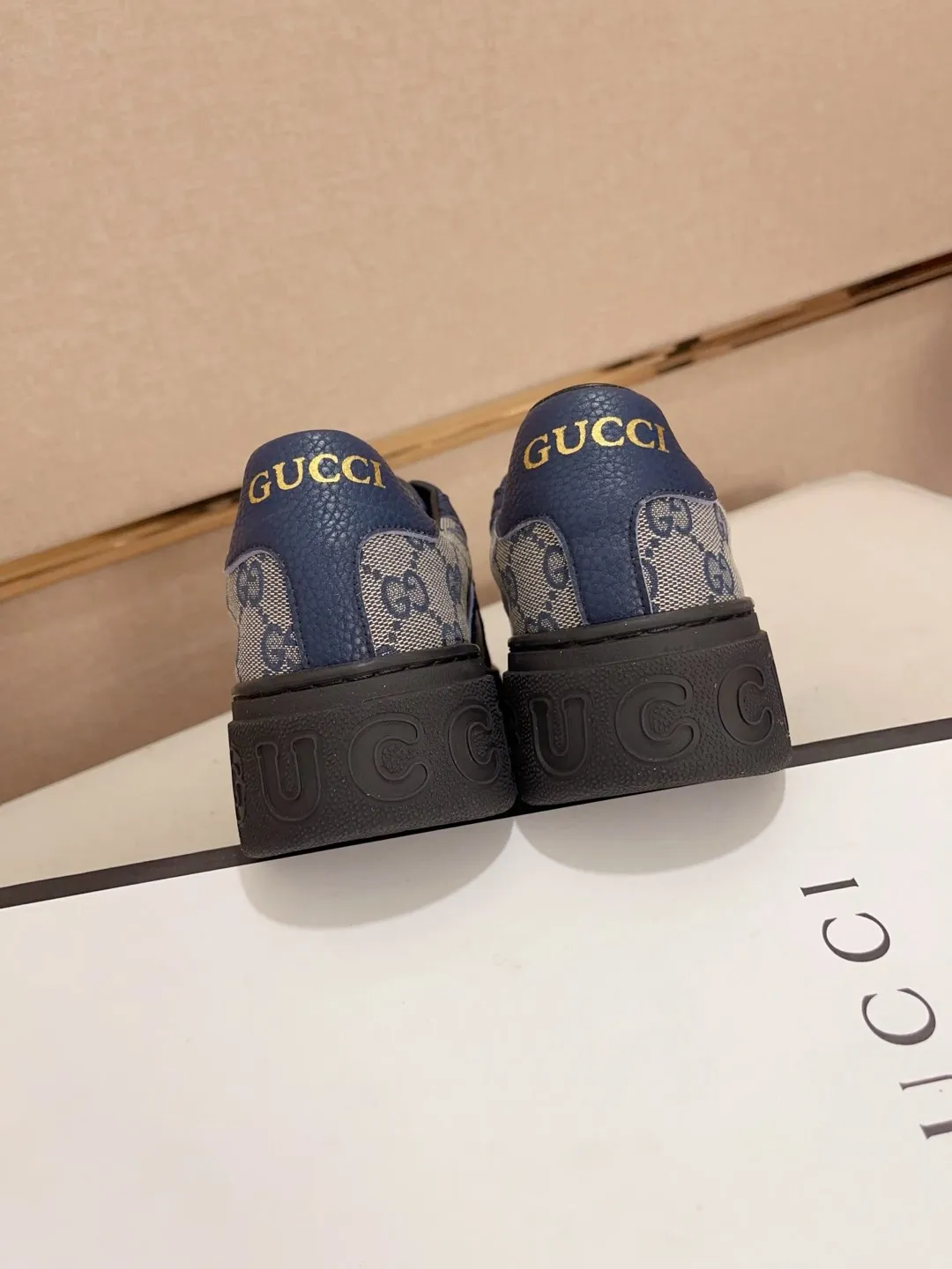 Men's shoes 💰: 420💰 [Gucci] Gucci's latest casual men's shoes, welcome to 1:1 comparison, a popular Hong Kong counter casual shoe, counter quality, support inspection, high-quality workmanship, uppers made of Italian imported calfskin, sheepskin lining insoles original fashion sports outsole, casual fashion, high-end quality, size: 38-44.